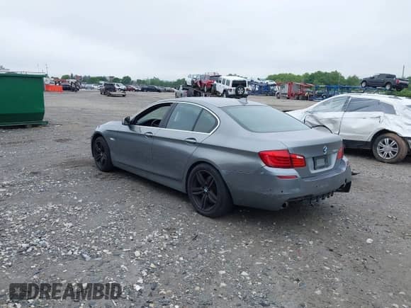 2011 BMW 5 Series 550i с VIN WBAFR9C51BC758665, выставлен на аукционе IAAI как лот 42503738 с пробегом Не указан миль и . История ставок и продаж доступна на DreamBid. Изображение 3.