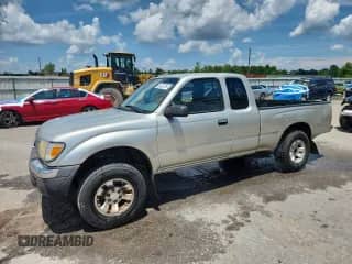2000 Toyota Tacoma PreRunner z VIN 4TASM92NXYZ655862, wystawiony jako Copart lot #65428755 z przebiegiem 315 835 mil mil oraz Szkoda całkowita • Salvage title. Historia ofert i sprzedaży dostępna na DreamBid. Obrazek 1.