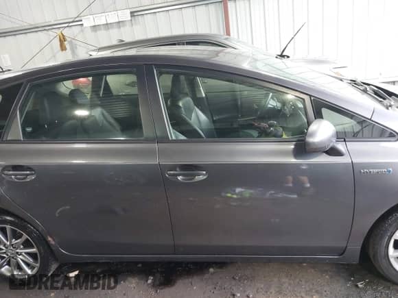 2017 Toyota Prius Four z VIN JTDZN3EU8HJ071085, wystawiony jako IAAI lot #43383252 z przebiegiem 98 680 mil mil oraz . Historia ofert i sprzedaży dostępna na DreamBid. Obrazek 13.