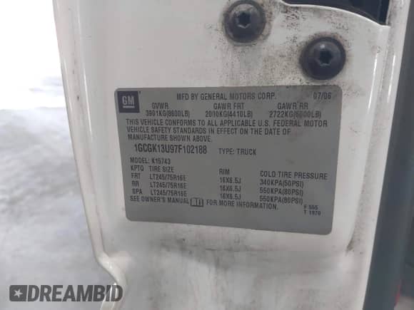 2007 Chevrolet Silverado 1500HD LS z VIN 1GCGK13U97F102188, wystawiony jako IAAI lot #42447177 z przebiegiem 260 613 mil mil oraz . Historia ofert i sprzedaży dostępna na DreamBid. Obrazek 9.