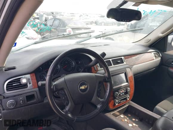 2007 Chevrolet Avalanche 3LT z VIN 3GNEC12J17G298600, wystawiony jako IAAI lot #41570793 z przebiegiem 142 714 mil mil oraz . Historia ofert i sprzedaży dostępna na DreamBid. Obrazek 13.