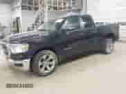 2020 Ram 1500 Big Horn z VIN 1C6SRFBT6LN142263, wystawiony jako IAAI lot #42992728 z przebiegiem 94 208 mil mil oraz . Historia ofert i sprzedaży dostępna na DreamBid. Obrazek 2.