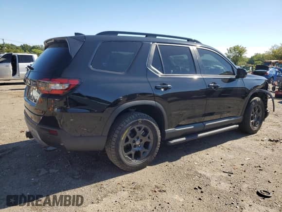 2025 Honda Pilot TrailSport с VIN 5FNYG1H6XSB049689, выставлен на аукционе Copart как лот 72036055 с пробегом 17 326 миль миль и Списание • Salvage title. История ставок и продаж доступна на DreamBid. Изображение 3.