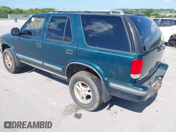 1998 Chevrolet Blazer LS with VIN 1GNDT13W9W2216366, listed as a IAAI auction lot 42749884 with Not provided miles and . Bid and sale history available at DreamBid. Image 3.