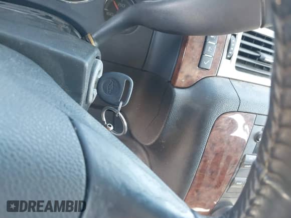 2007 Chevrolet Suburban LT with VIN 3GNFC16057G186159, listed as a IAAI auction lot 43593265 with 166,801 mi miles and . Bid and sale history available at DreamBid. Image 11.