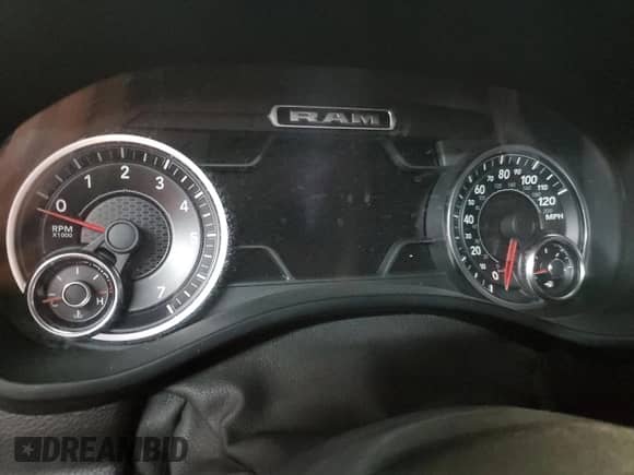 2020 Ram 1500 Laramie z VIN 1C6RREJT0LN238318, wystawiony jako Copart lot #52571805 z przebiegiem Nie podano mil oraz Czysty tytuł • Clean title. Historia ofert i sprzedaży dostępna na DreamBid. Obrazek 9.