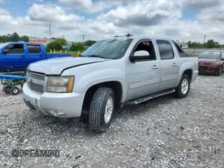 2010 Chevrolet Avalanche LT z VIN 3GNVKFE08AG103523, wystawiony jako Copart lot #62575455 z przebiegiem 218 039 mil mil oraz Szkoda całkowita • Salvage title. Historia ofert i sprzedaży dostępna na DreamBid. Obrazek 1.