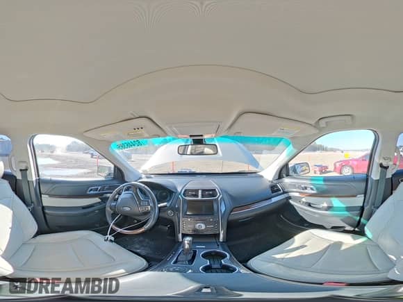 2017 Ford Explorer Platinum с VIN 1FM5K8HT7HGA15803, выставлен на аукционе Copart как лот 82446385 с пробегом 48 330 миль миль и Списание • Salvage title. История ставок и продаж доступна на DreamBid. Изображение 16.