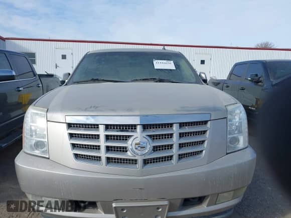 2009 Cadillac Escalade with VIN 1GYFC13289R204195, listed as a IAAI auction lot 41416656 with 157,649 mi miles and . Bid and sale history available at DreamBid. Image 6.
