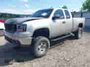 2007 GMC Sierra 1500 SLE2 z VIN 1GTEK19037Z549030, wystawiony jako IAAI lot #42489706 z przebiegiem 249 662 mil mil oraz . Historia ofert i sprzedaży dostępna na DreamBid. Obrazek 2.
