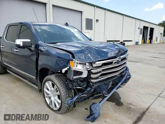 2022 Chevrolet Silverado 1500 High Country z VIN 1GCUDJED6NZ559966, wystawiony jako Copart lot #59521785 z przebiegiem 47 307 mil mil oraz Czysty tytuł • Clean title. Historia ofert i sprzedaży dostępna na DreamBid. Obrazek 13.