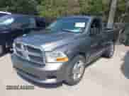 2012 Ram 1500 Express с VIN 3C6JD6AT1CG255526, выставлен на аукционе IAAI как лот 43032556 с пробегом 117 974 миль миль и . История ставок и продаж доступна на DreamBid. Изображение 2.