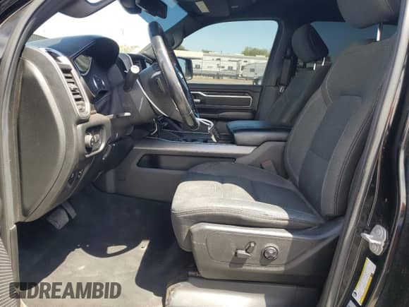 2019 Ram 1500 Big Horn z VIN 1C6SRFFTXKN668534, wystawiony jako Copart lot #68042625 z przebiegiem 102 972 mil mil oraz Szkoda całkowita • Salvage title. Historia ofert i sprzedaży dostępna na DreamBid. Obrazek 7.