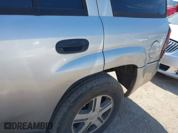 2005 Chevrolet TrailBlazer LT с VIN 1GNDS13SX52126335, выставлен на аукционе IAAI как лот 43368997 с пробегом 293 439 миль миль и . История ставок и продаж доступна на DreamBid. Изображение 6.
