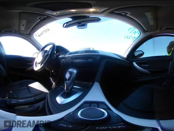 2013 BMW 3 Series 320i z VIN WBA3B1C59DK128930, wystawiony jako IAAI lot #43273640 z przebiegiem 177 775 mil mil oraz . Historia ofert i sprzedaży dostępna na DreamBid. Obrazek 18.