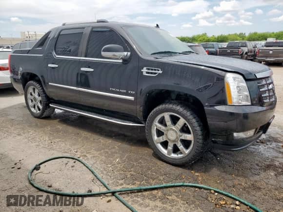 2011 Cadillac Escalade EXT Luxury with VIN 3GYT4MEF6BG295992, listed as a Copart auction lot 67802665 with 252,332 mi miles and Clean title. Bid and sale history available at DreamBid. Image 4.