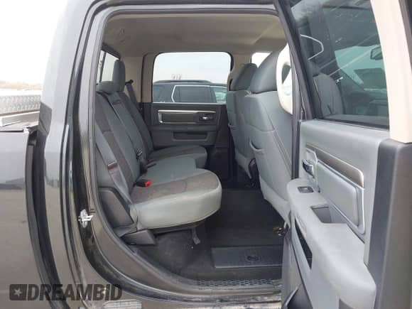 2016 Ram 1500 Big Horn z VIN 1C6RR6LG3GS155446, wystawiony jako IAAI lot #41623506 z przebiegiem 128 393 mil mil oraz . Historia ofert i sprzedaży dostępna na DreamBid. Obrazek 8.