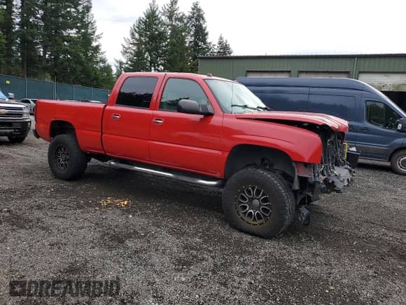 2004 Chevrolet Silverado 2500HD LT3 z VIN 1GCHK23G14F180092, wystawiony jako Copart lot #90902515 z przebiegiem Nie podano mil oraz Szkoda całkowita • Salvage title. Historia ofert i sprzedaży dostępna na DreamBid. Obrazek 4.
