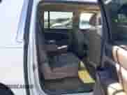 2017 Chevrolet Suburban Premier z VIN 1GNSCJKC2HR302434, wystawiony jako IAAI lot #41696536 z przebiegiem 126 118 mil mil oraz . Historia ofert i sprzedaży dostępna na DreamBid. Obrazek 8.