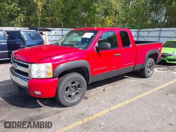 2007 Chevrolet Silverado 1500 Work Truck z VIN 1GCEK19J17Z581192, wystawiony jako IAAI lot #43319445 z przebiegiem 246 570 mil mil oraz . Historia ofert i sprzedaży dostępna na DreamBid. Obrazek 19.