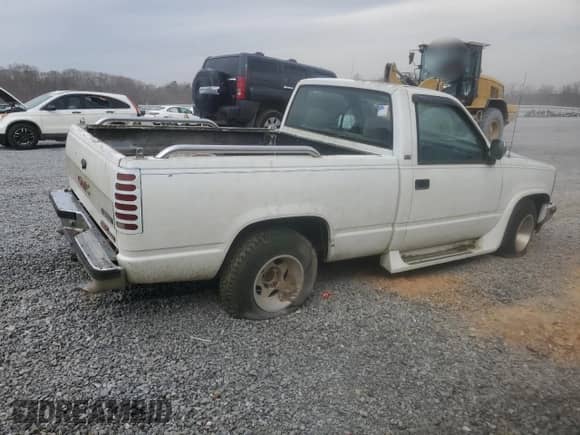 1989 GMC Sierra 1500 z VIN 1GTDC14K0KZ509336, wystawiony jako Copart lot #49060915 z przebiegiem 143 685 mil mil oraz Czysty tytuł • Clean title. Historia ofert i sprzedaży dostępna na DreamBid. Obrazek 3.