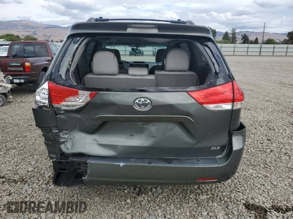 2013 Toyota Sienna XLE with VIN 5TDYK3DC7DS314816, listed as a Copart auction lot 81985845 with 105,952 mi miles and Salvage title. Bid and sale history available at DreamBid. Image 6.