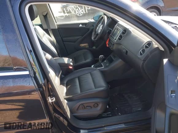 2017 Volkswagen Tiguan Sport с VIN WVGUV7AX6HK023480, выставлен на аукционе IAAI как лот 41787413 с пробегом 77 349 миль миль и . История ставок и продаж доступна на DreamBid. Изображение 5.