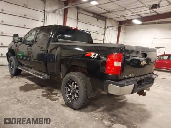 2009 Chevrolet Silverado 2500HD LT z VIN 1GCHK53609F187471, wystawiony jako IAAI lot #41972969 z przebiegiem 298 734 mil mil oraz . Historia ofert i sprzedaży dostępna na DreamBid. Obrazek 3.