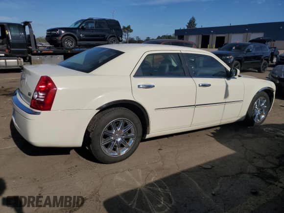 2008 Chrysler 300 Limited with VIN 2C3KA33GX8H283339, listed as a Copart auction lot 86157885 with 304,644 mi miles and Clean title. Bid and sale history available at DreamBid. Image 3.