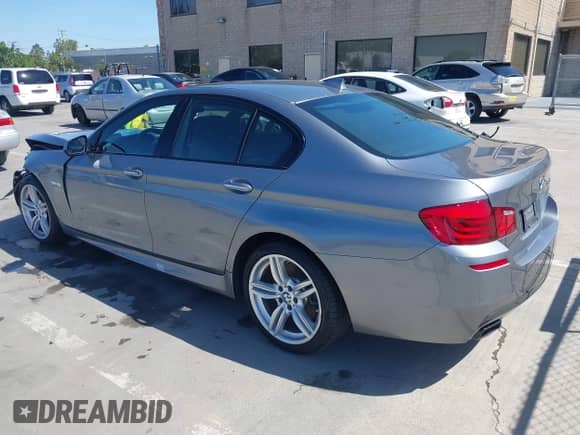 2013 BMW 5 Series 550i с VIN WBAFR9C53DDX80728, выставлен на аукционе IAAI как лот 42245452 с пробегом 84 002 миль миль и . История ставок и продаж доступна на DreamBid. Изображение 3.