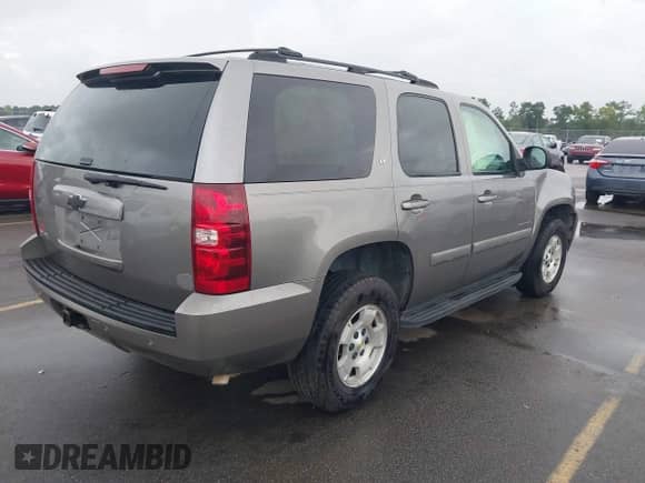 2007 Chevrolet Tahoe LTZ z VIN 1GNFK13087R151459, wystawiony jako IAAI lot #42929170 z przebiegiem 207 771 mil mil oraz . Historia ofert i sprzedaży dostępna na DreamBid. Obrazek 4.