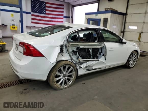 2018 Volvo S60 Inscription с VIN LYV402HK0JB171760, выставлен на аукционе Copart как лот 45929395 с пробегом Не указан миль и Списание • Salvage title. История ставок и продаж доступна на DreamBid. Изображение 3.