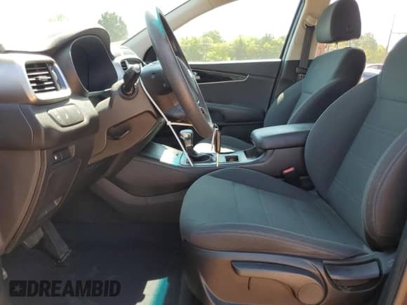 2020 Kia Sorento LX z VIN 5XYPG4A36LG708570, wystawiony jako Copart lot #80859395 z przebiegiem 67 092 mil mil oraz Szkoda całkowita • Salvage title. Historia ofert i sprzedaży dostępna na DreamBid. Obrazek 7.