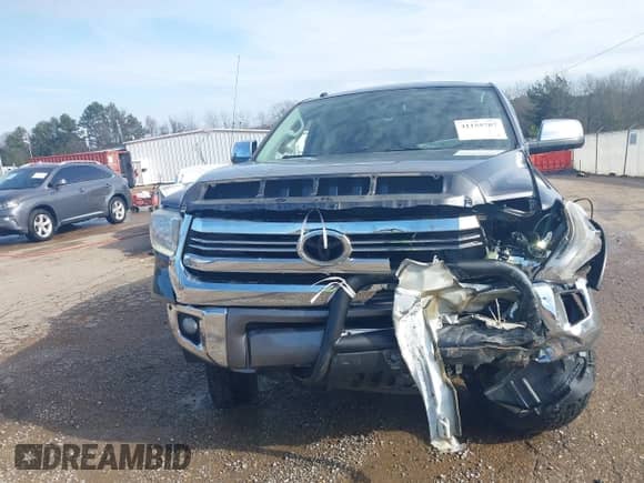 2017 Toyota Tundra Platinum с VIN 5TFAY5F15HX627757, выставлен на аукционе IAAI как лот 41155707 с пробегом 90 675 миль миль и . История ставок и продаж доступна на DreamBid. Изображение 6.