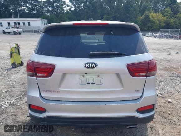2019 Kia Sorento LX with VIN 5XYPG4A50KG564322, listed as a IAAI auction lot 43285789 with 108,164 mi miles and . Bid and sale history available at DreamBid. Image 16.