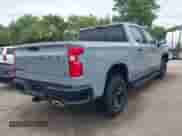 2024 Chevrolet Silverado 1500 LT Trail Boss z VIN 3GCUDFED0RG262534, wystawiony jako IAAI lot #43041798 z przebiegiem 13 436 mil mil oraz . Historia ofert i sprzedaży dostępna na DreamBid. Obrazek 4.