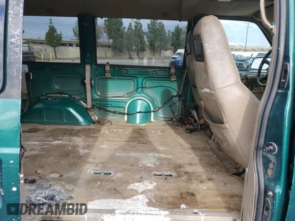 2000 Chevrolet Astro с VIN 1GNDM19W9YB191640, выставлен на аукционе Copart как лот 82247164 с пробегом 168 605 миль миль и Списание • Salvage title. История ставок и продаж доступна на DreamBid. Изображение 12.