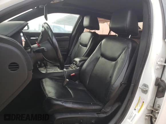 2011 Chrysler 300 C z VIN 2C3CA6CT6BH522993, wystawiony jako Copart lot #86482524 z przebiegiem 226 108 mil mil oraz Szkoda całkowita • Salvage title. Historia ofert i sprzedaży dostępna na DreamBid. Obrazek 7.