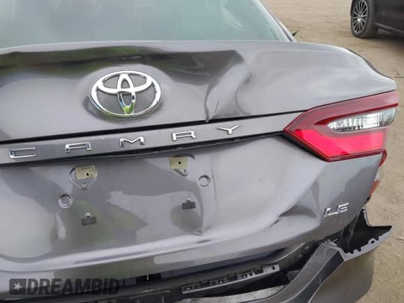 2023 Toyota Camry LE z VIN 4T1C11AKXPU119236, wystawiony jako IAAI lot #43326388 z przebiegiem 23 626 mil mil oraz . Historia ofert i sprzedaży dostępna na DreamBid. Obrazek 18.