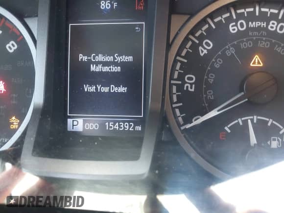 2020 Toyota Tacoma SR5 z VIN 3TMBZ5DN9LM025403, wystawiony jako IAAI lot #42654685 z przebiegiem 154 392 mil mil oraz . Historia ofert i sprzedaży dostępna na DreamBid. Obrazek 16.