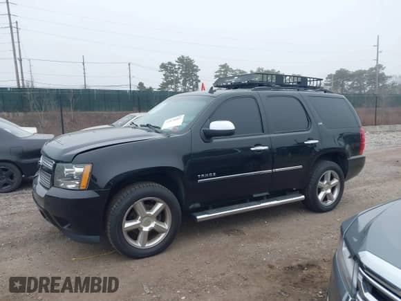 2014 Chevrolet Tahoe LTZ with VIN 1GNSKCE07ER142112, listed as a IAAI auction lot 41870089 with 168,575 mi miles and . Bid and sale history available at DreamBid. Image 14.
