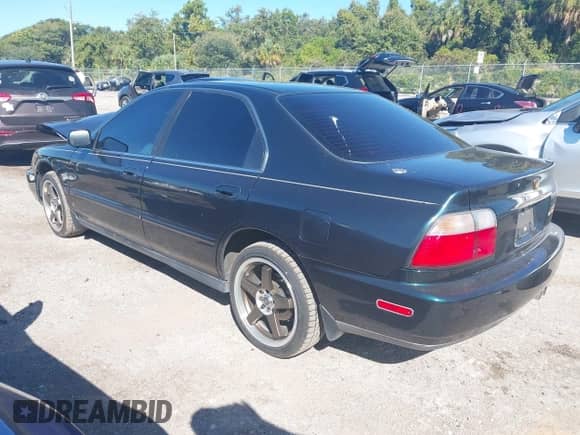 1996 Honda Accord EX z VIN 1HGCE6670TA006564, wystawiony jako IAAI lot #43471466 z przebiegiem 83 465 mil mil oraz . Historia ofert i sprzedaży dostępna na DreamBid. Obrazek 3.