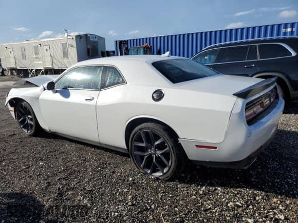 2022 Dodge Challenger GT z VIN 2C3CDZJG2NH238697, wystawiony jako Copart lot #89462575 z przebiegiem 45 061 mil mil oraz Czysty tytuł • Clean title. Historia ofert i sprzedaży dostępna na DreamBid. Obrazek 2.