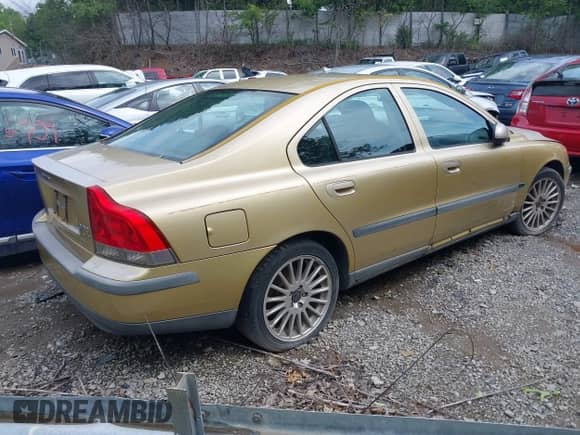 2001 Volvo S60 с VIN YV1RS58D712019070, выставлен на аукционе IAAI как лот 41235253 с пробегом 174 583 миль миль и . История ставок и продаж доступна на DreamBid. Изображение 4.