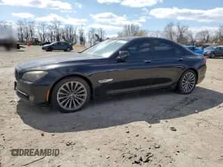 2009 BMW 7 Series 750i z VIN WBAKA83559CY33507, wystawiony jako Copart lot #50502475 z przebiegiem Nie podano mil oraz Czysty tytuł • Clean title. Historia ofert i sprzedaży dostępna na DreamBid. Obrazek 1.
