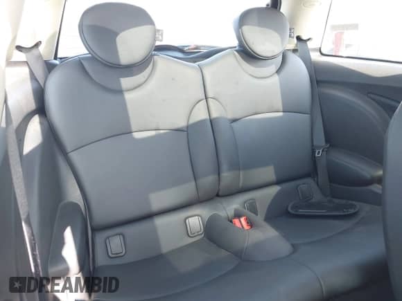 2012 MINI Hardtop z VIN WMWSU3C52CT541816, wystawiony jako IAAI lot #43513419 z przebiegiem 55 436 mil mil oraz . Historia ofert i sprzedaży dostępna na DreamBid. Obrazek 8.