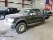 1998 Toyota Tacoma z VIN 4TAWN72N8WZ077681, wystawiony jako Copart lot #84891125 z przebiegiem 154 484 mil mil oraz Czysty tytuł • Clean title. Historia ofert i sprzedaży dostępna na DreamBid. Obrazek 1.