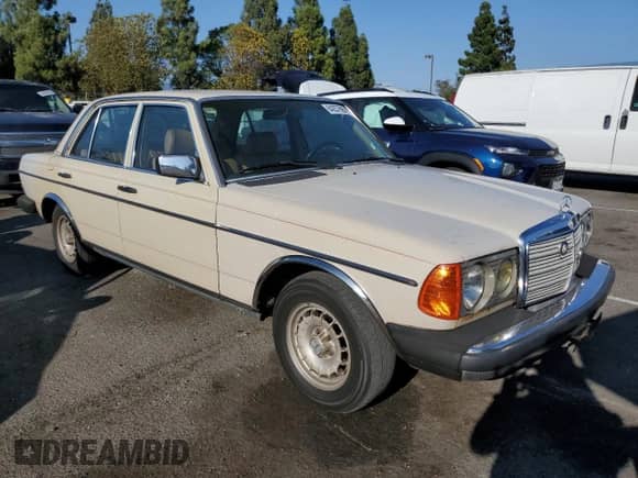 1984 Mercedes-Benz 300 D с VIN WDBAB33A1EA106820, выставлен на аукционе Copart как лот 84257695 с пробегом 414 000 миль миль и Чистый • Clean title. История ставок и продаж доступна на DreamBid. Изображение 4.