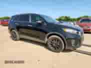2020 Kia Sorento L z VIN 5XYPG4A39LG639650, wystawiony jako Copart lot #64805235 z przebiegiem 70 830 mil mil oraz Szkoda całkowita • Salvage title. Historia ofert i sprzedaży dostępna na DreamBid. Obrazek 4.