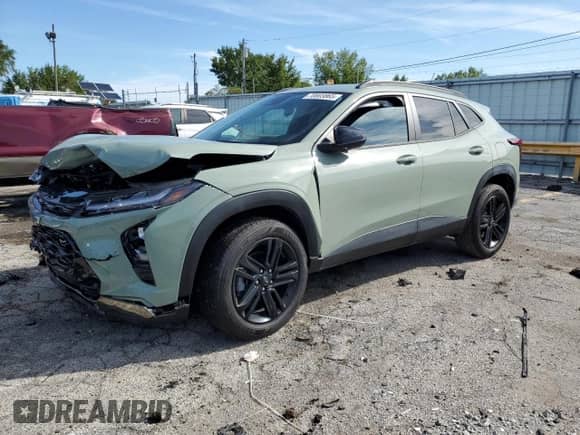 2024 Chevrolet Trax ACTIV z VIN KL77LKE21RC204424, wystawiony jako Copart lot #70803865 z przebiegiem 4 415 mil mil oraz Szkoda całkowita • Salvage title. Historia ofert i sprzedaży dostępna na DreamBid. Obrazek 1.